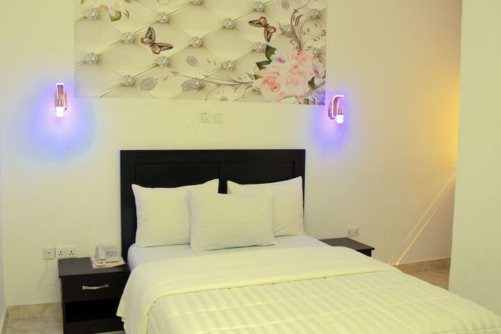 Room 10 of 35