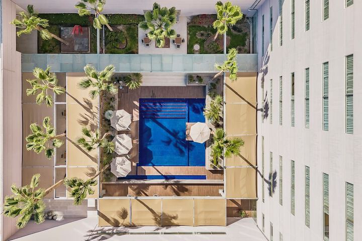 Hotel with Pool