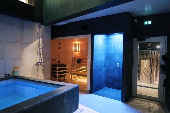 Hotel Pool
