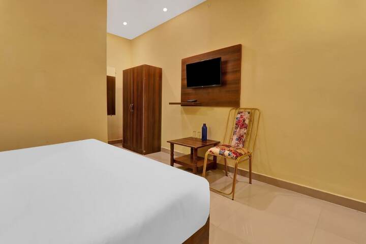 Room 6 of 15