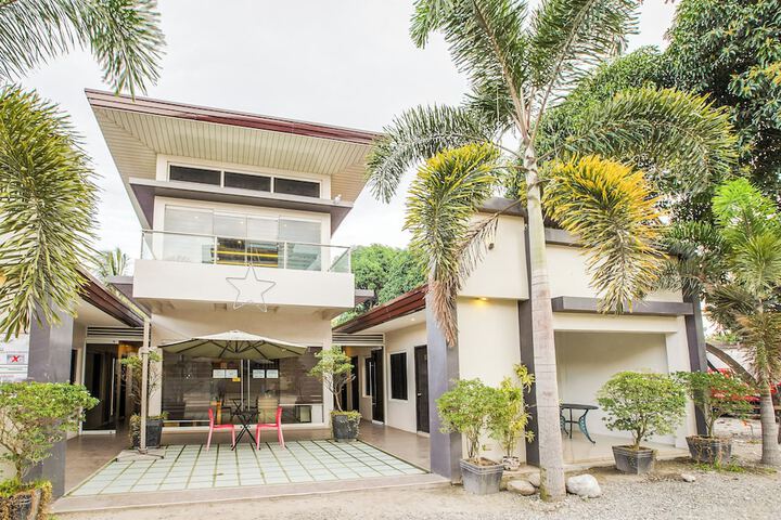 Photo of OYO 489 Casa Mia Hotel Suites