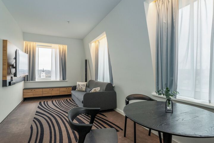 Room 47 of 102