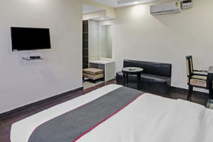 Room 10 of 17