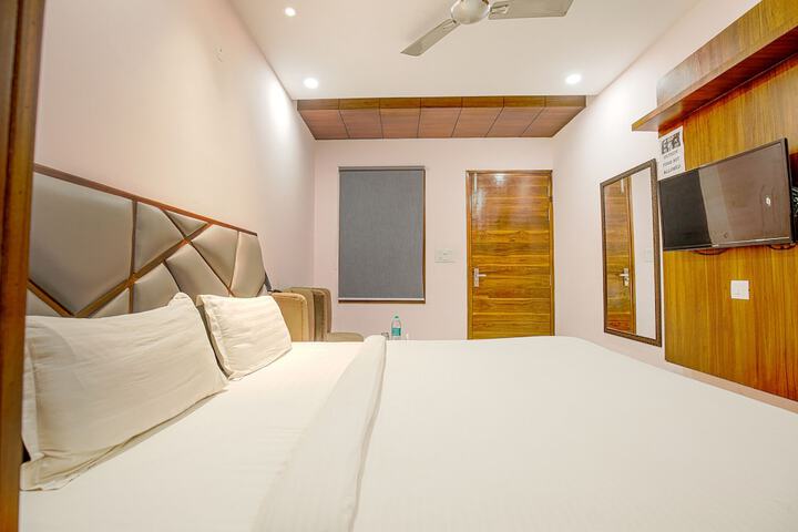 Room 17 of 34