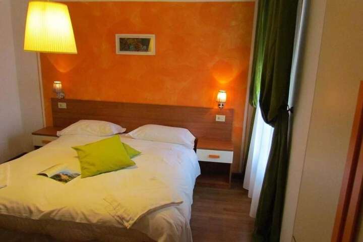 Room 10 of 63