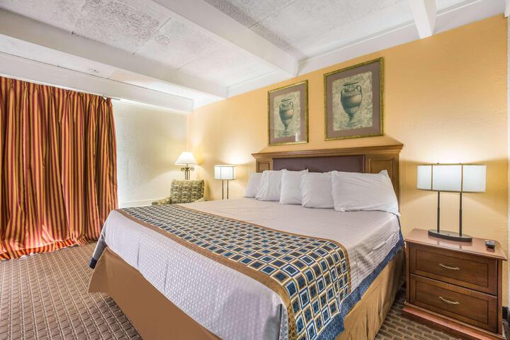 1 King Bed (6 of 6)