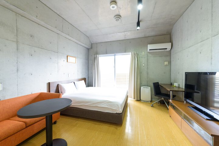 Room 52 of 191