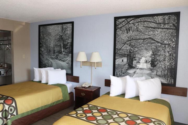 2 Double Beds (3 of 9)