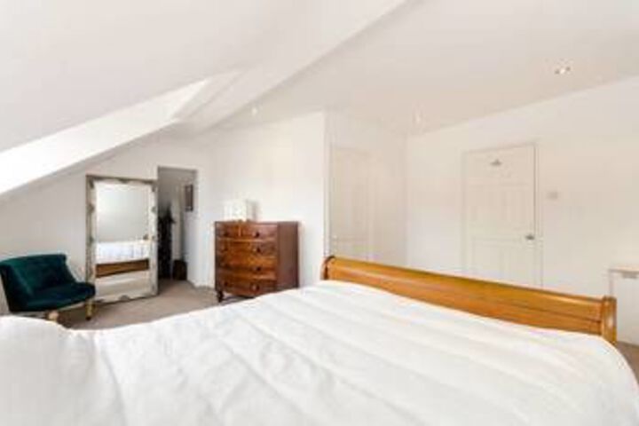 Room 6 of 13