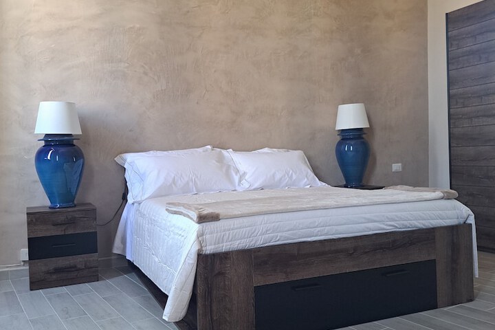 Room 2 of 10