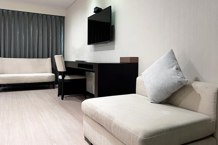 Room 16 of 49