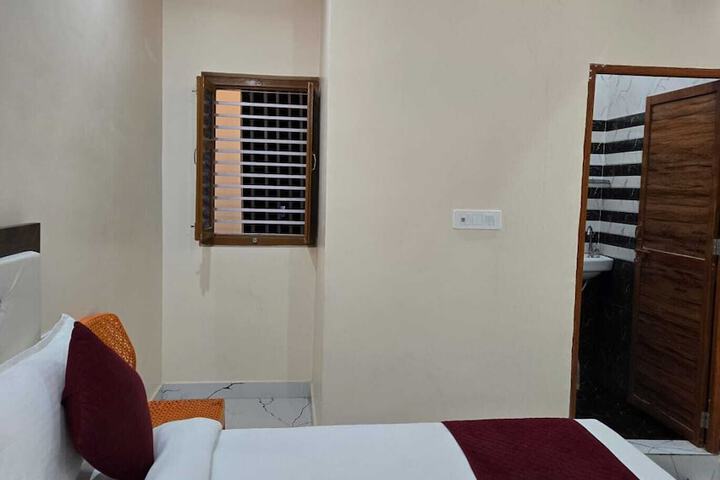 Room 10 of 37