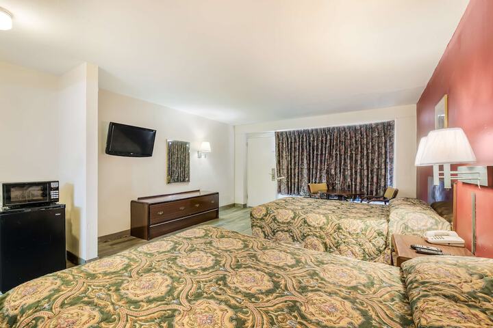 2 Double Beds (5 of 7)