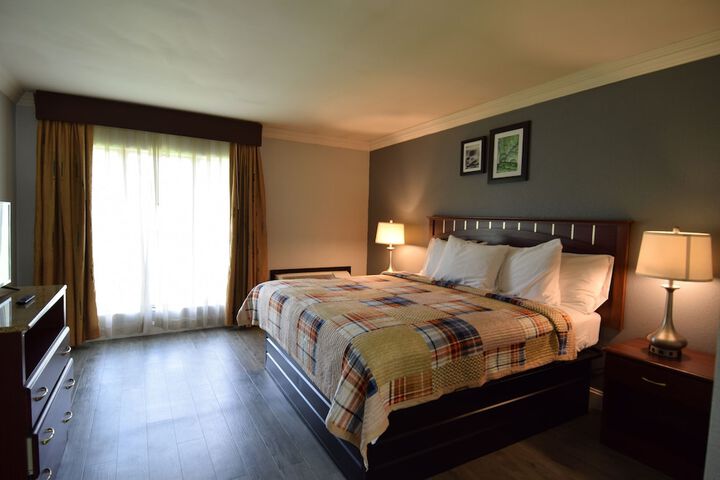 Standard | King Bed (13 of 14)