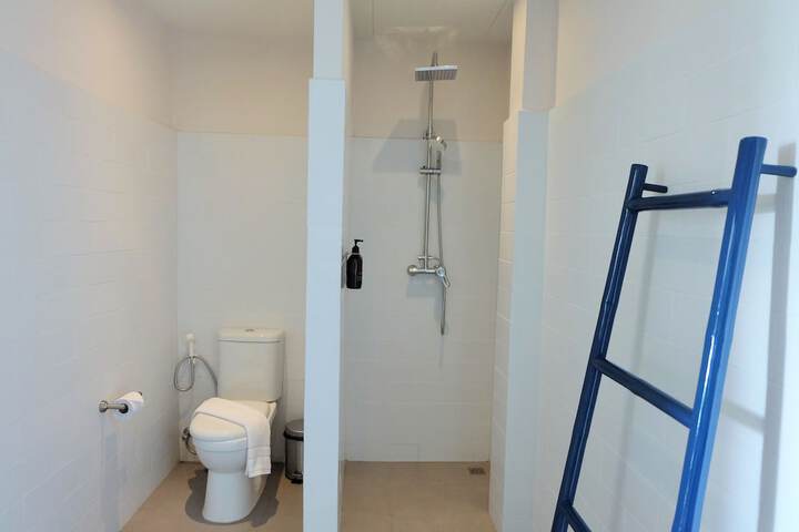 Room 120 of 148