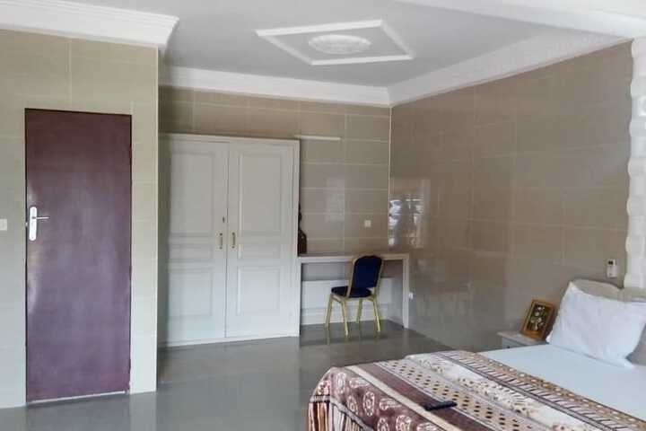 Room 6 of 16