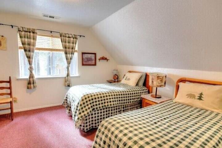 Room 2 of 16