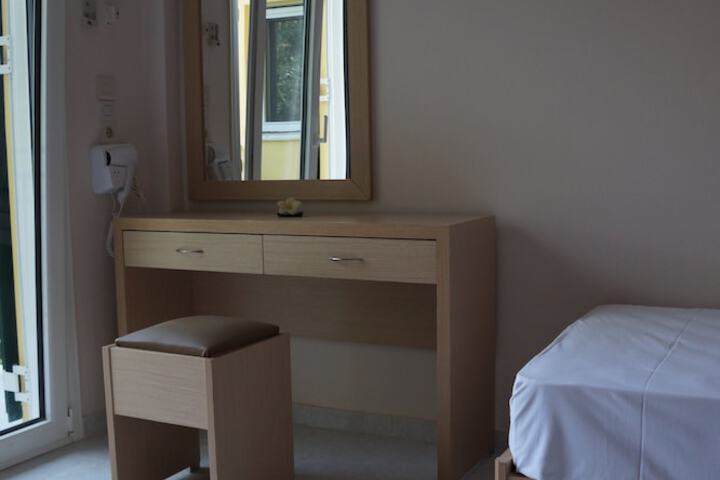 Room 12 of 35