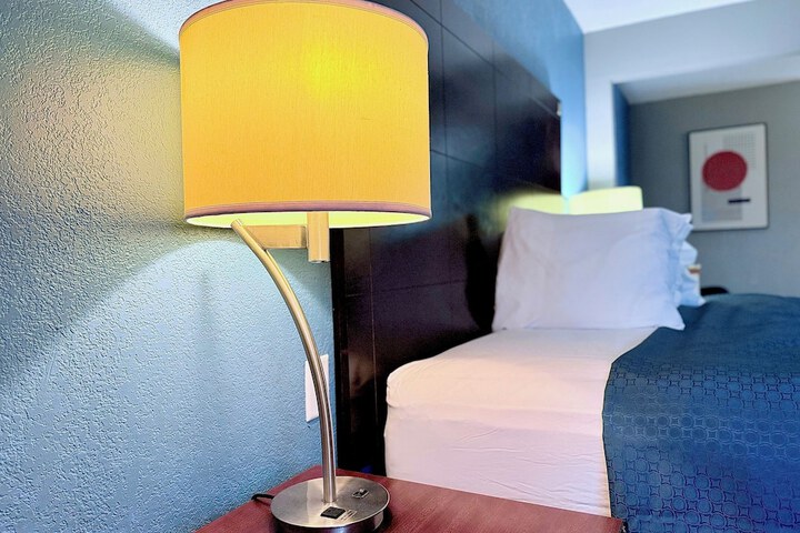 Standard | King Bed (14 of 17)