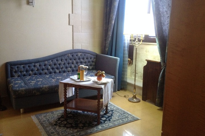 Room 43 of 94