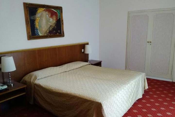 Room 4 of 49