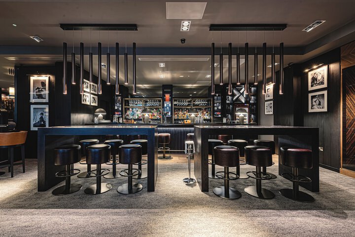 Lounge 130 of 132