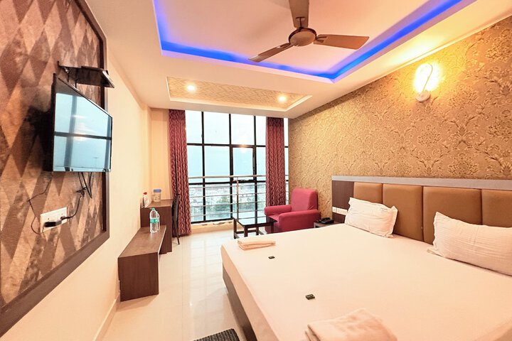 Room 13 of 30