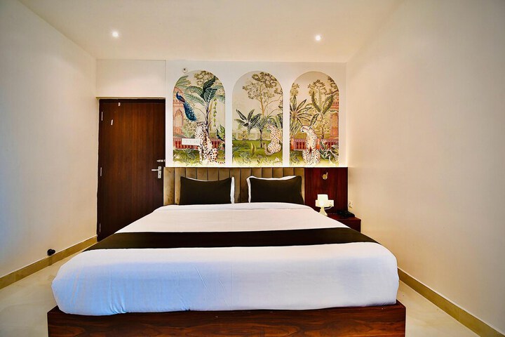 Room 6 of 18