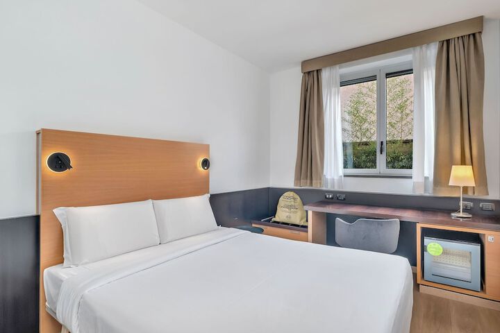 Room 4 of 31