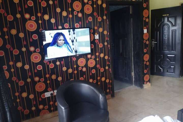 Room 6 of 14
