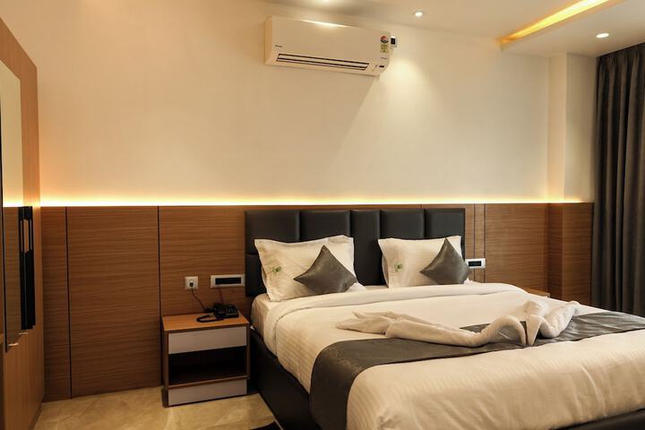 Room 8 of 18