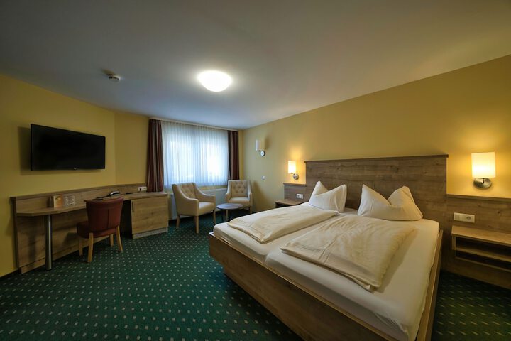 Room 15 of 62