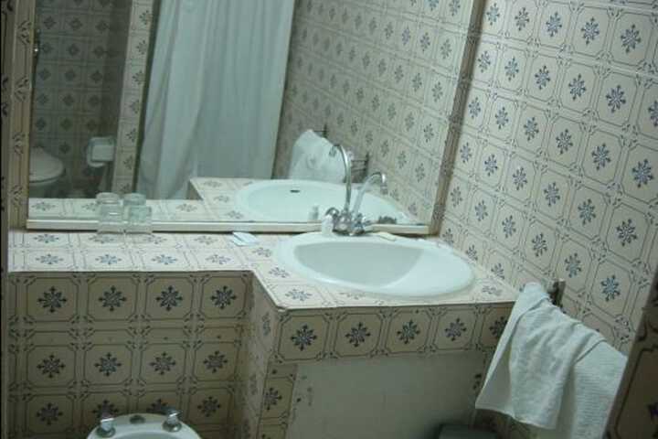 Room 9 of 25