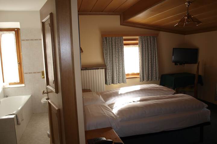 Room 7 of 56