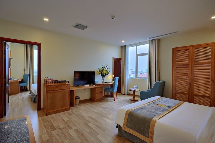 Room 18 of 213