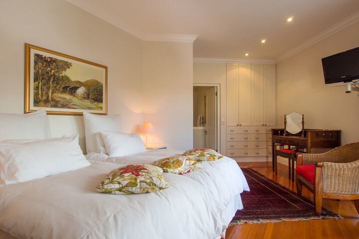 Room 3 of 36