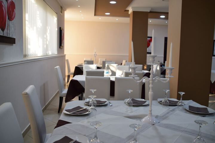 Dining 41 of 63