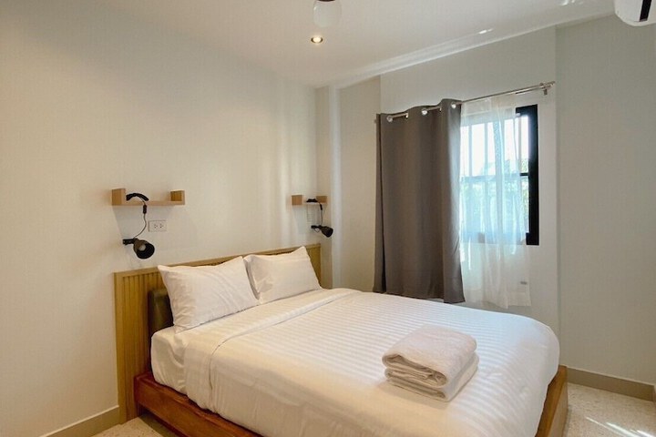 Room 3 of 28