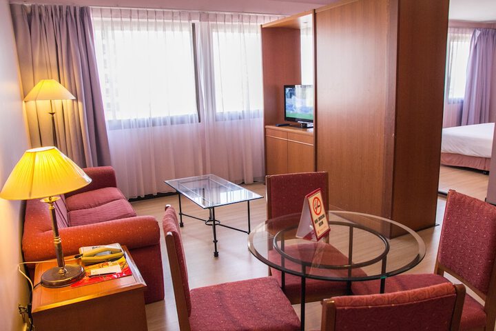 Room 13 of 32