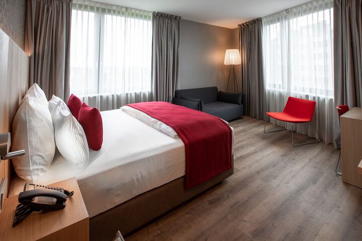 Room 4 of 46