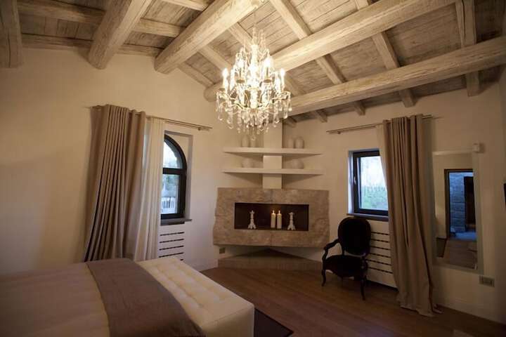 Room 46 of 170