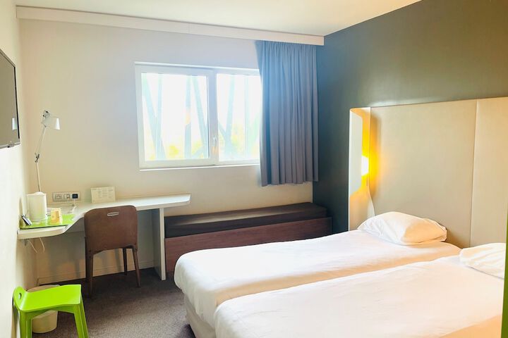 Room 14 of 36
