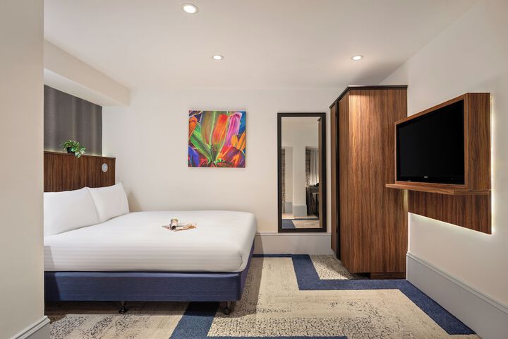 Room 5 of 34