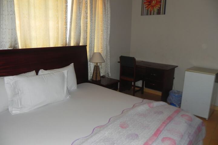 Room 5 of 25