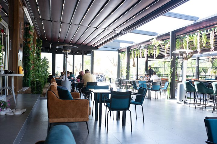 Dining 54 of 65