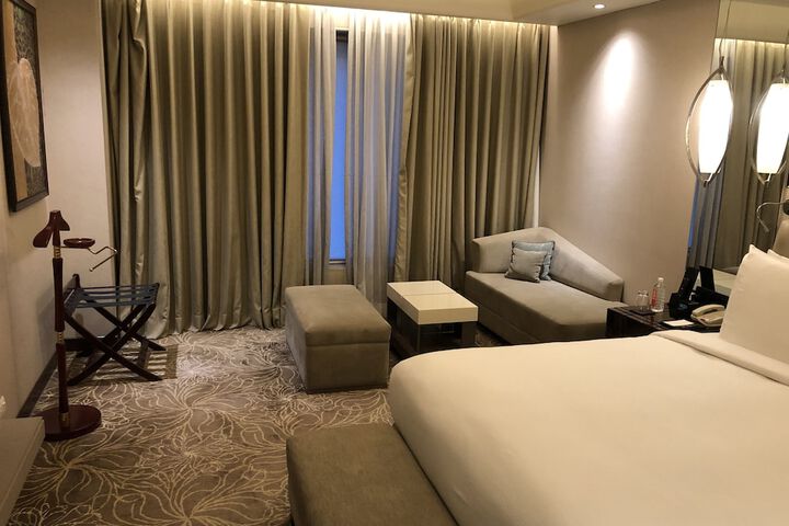 Room 8 of 84