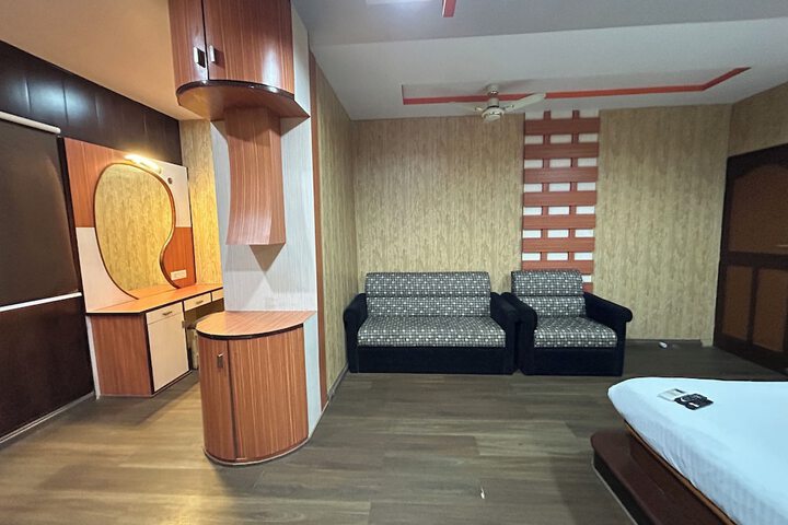 Room 13 of 16