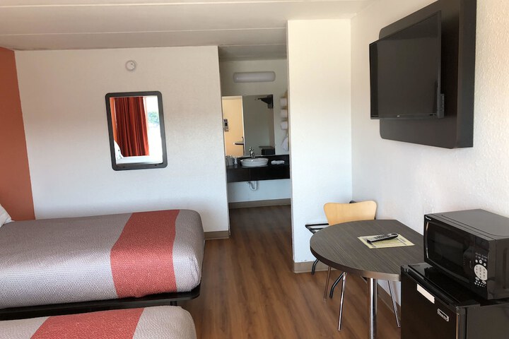 2 Double Beds (14 of 14)
