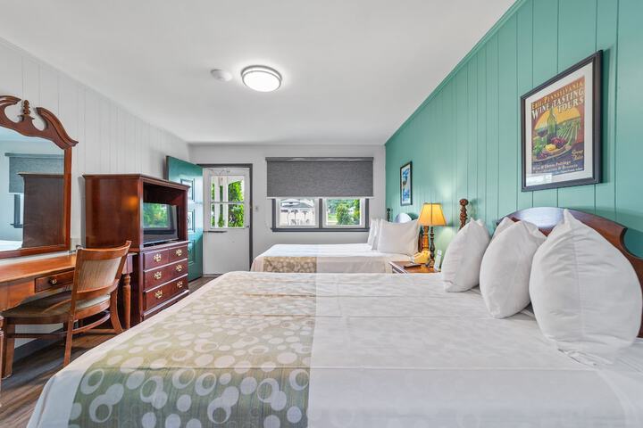 Double Deluxe Queen Bed (11 of 17)