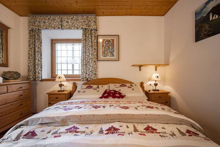 Room 3 of 20